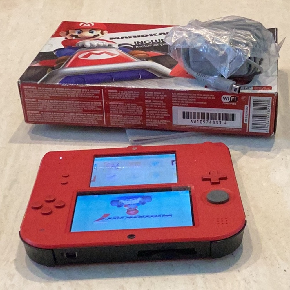 Mario Kart 7 Nintendo 2DS Console Handheld System Red & Charger Game & Box - Picture 8 of 16
